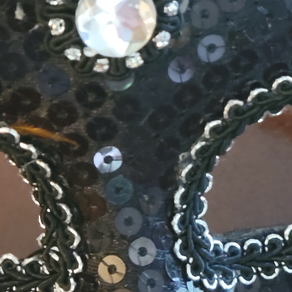 Black Sequin/Feather Mascarade Mask - Picture 3 of 4